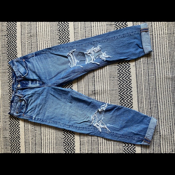American Eagle ripped Mom Jeans - Picture 1 of 3
